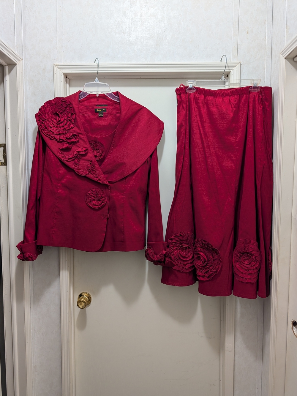 Women's Red Floral Applique Skirt Set
